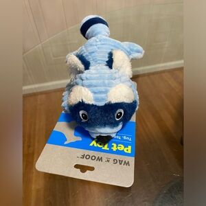 Jmle - Wag N’ Woof  long Tail 11”Dog Toy With Squeaker.